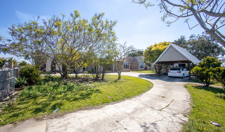 17 Bedroom Property for Sale in Cove Rock Eastern Cape